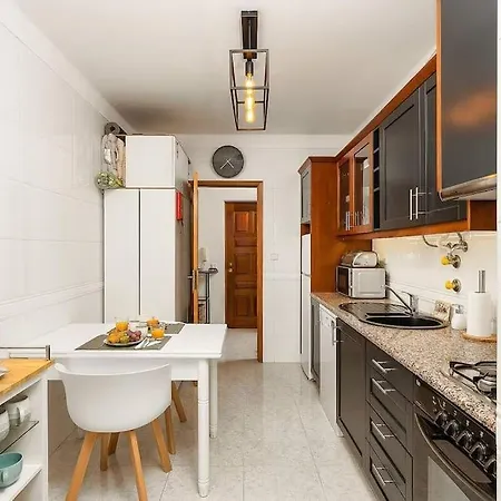 Appartement Elegant Flat In With Splendid Sea View